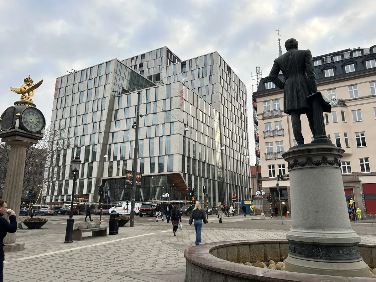 Västerås kommunfullmäktige godkänner tioårigt sommarprojekt för gågata