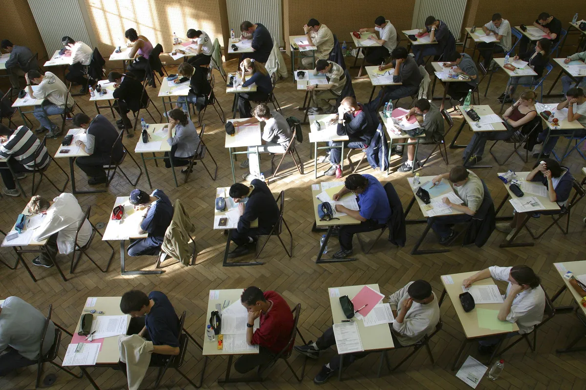 Sveriges högskoleprov lockar över 100 000 anmälda