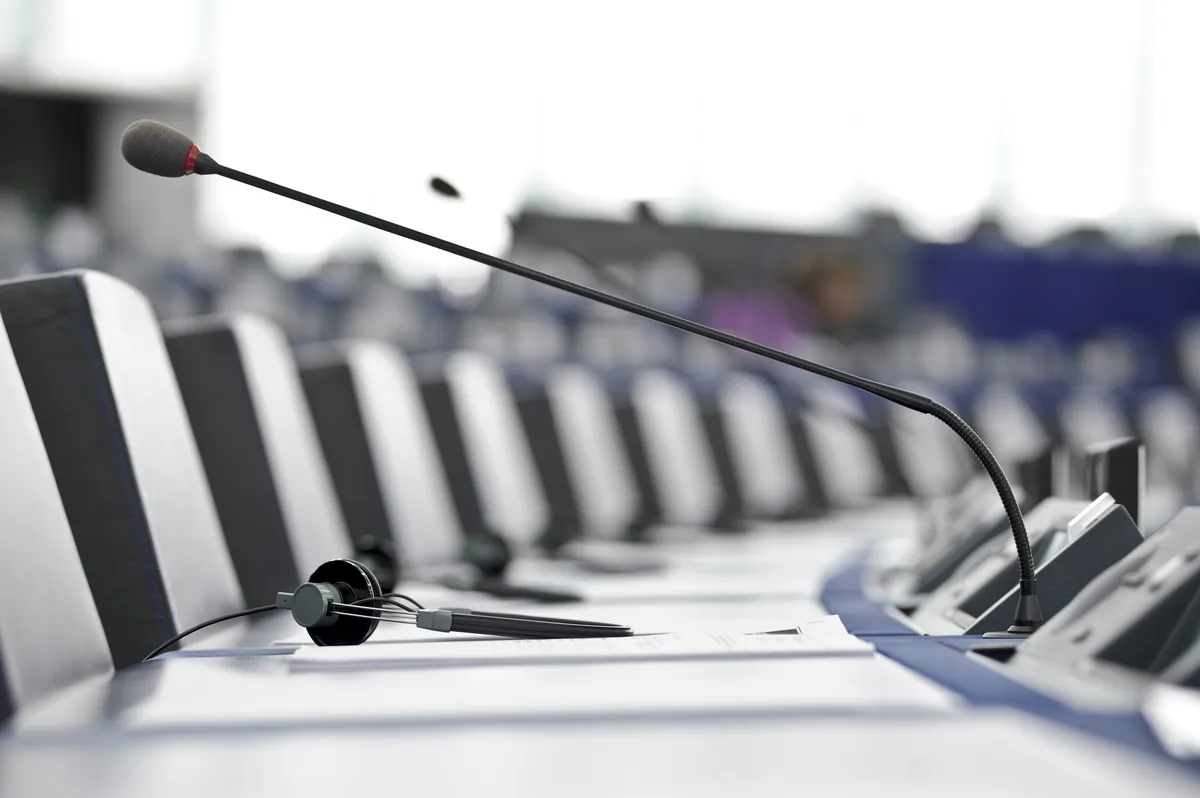 Vance varnar för bedrägeri i ospecificerade förhandlingar