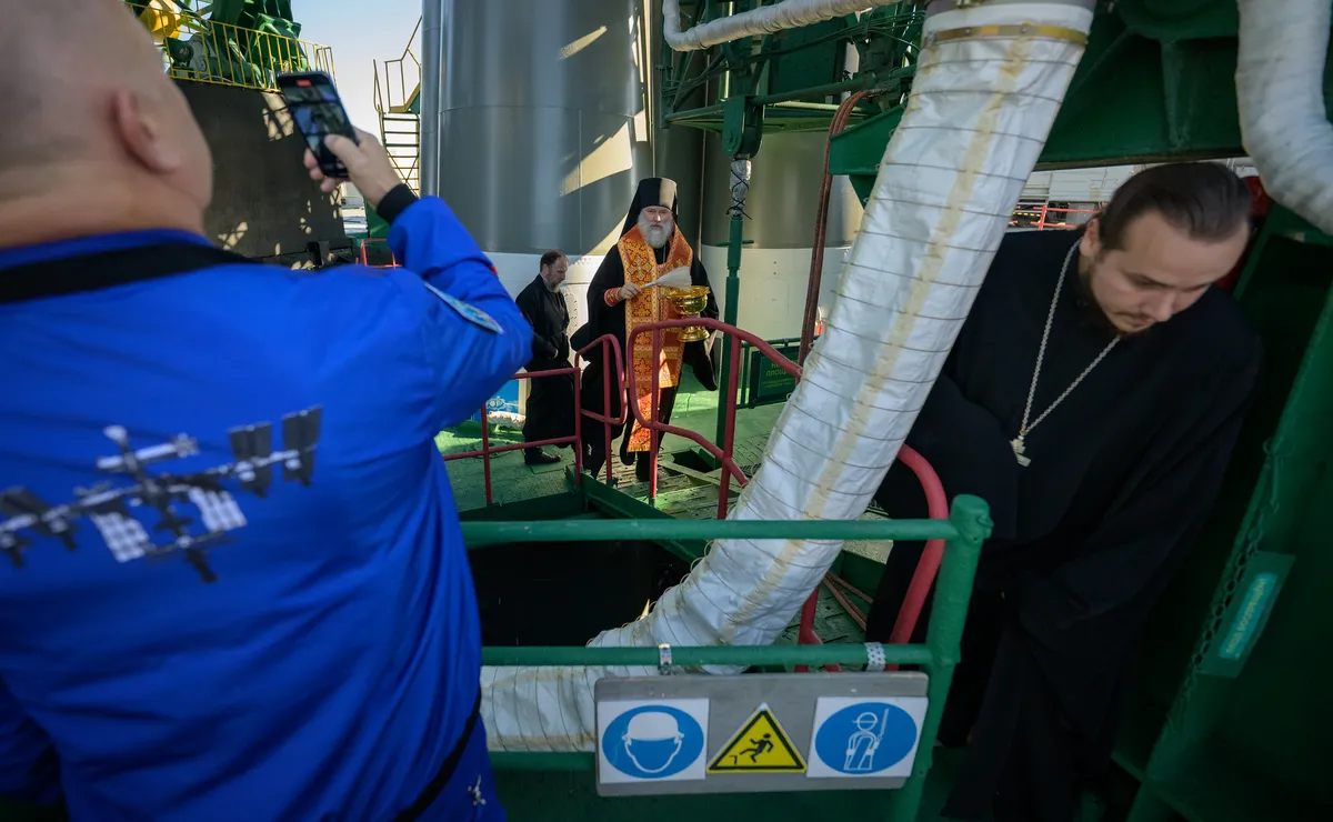Sarah Mullally installed as first female Archbishop of Canterbury