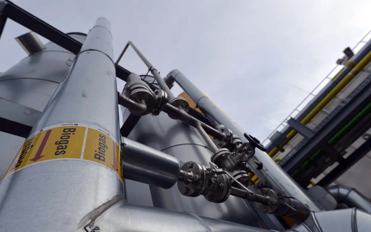 Russia Seeks War Funds, Pressures Armenia, Expands Shadow Fleet