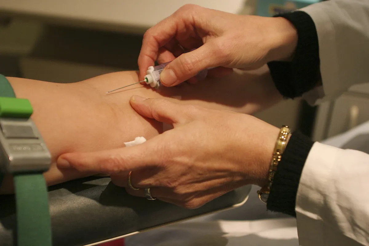 Doctor abandons plastic containers over microplastic contamination risks