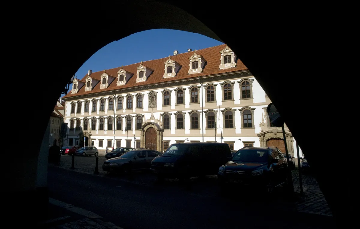 Prins Andrew möter unikt protokollsdilemma under kunglig exil