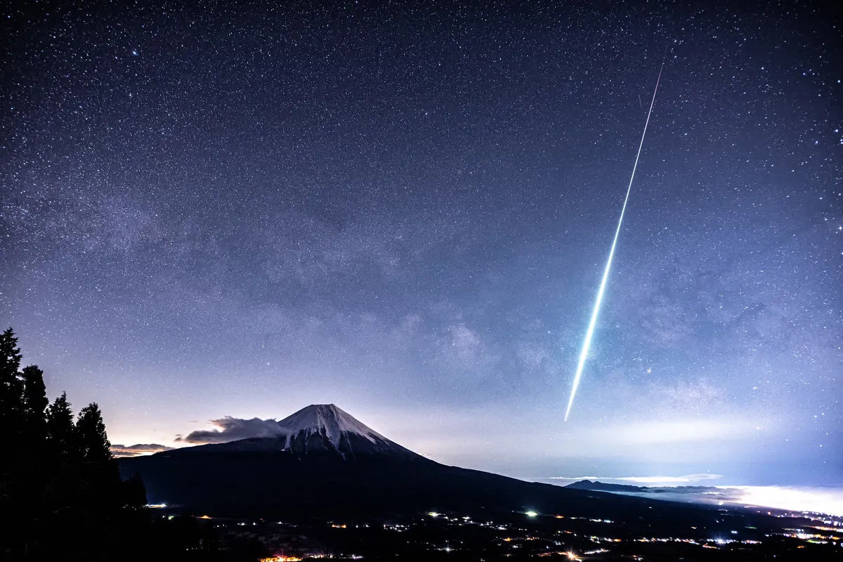 Kacey Musgraves Reports UFO Sighting, Sparks Debunking Debate