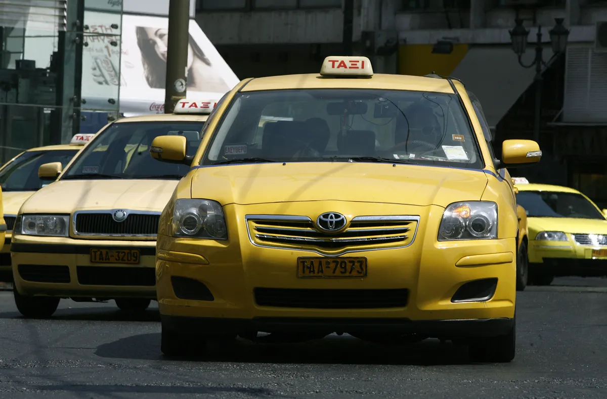 Håbo kommun säger upp taxiuppdrag efter skoltransportsproblem