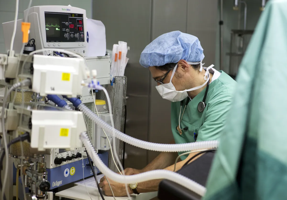 Monty Don återhämtar sig från knäprotes, ser fram emot fortsatt arbete på