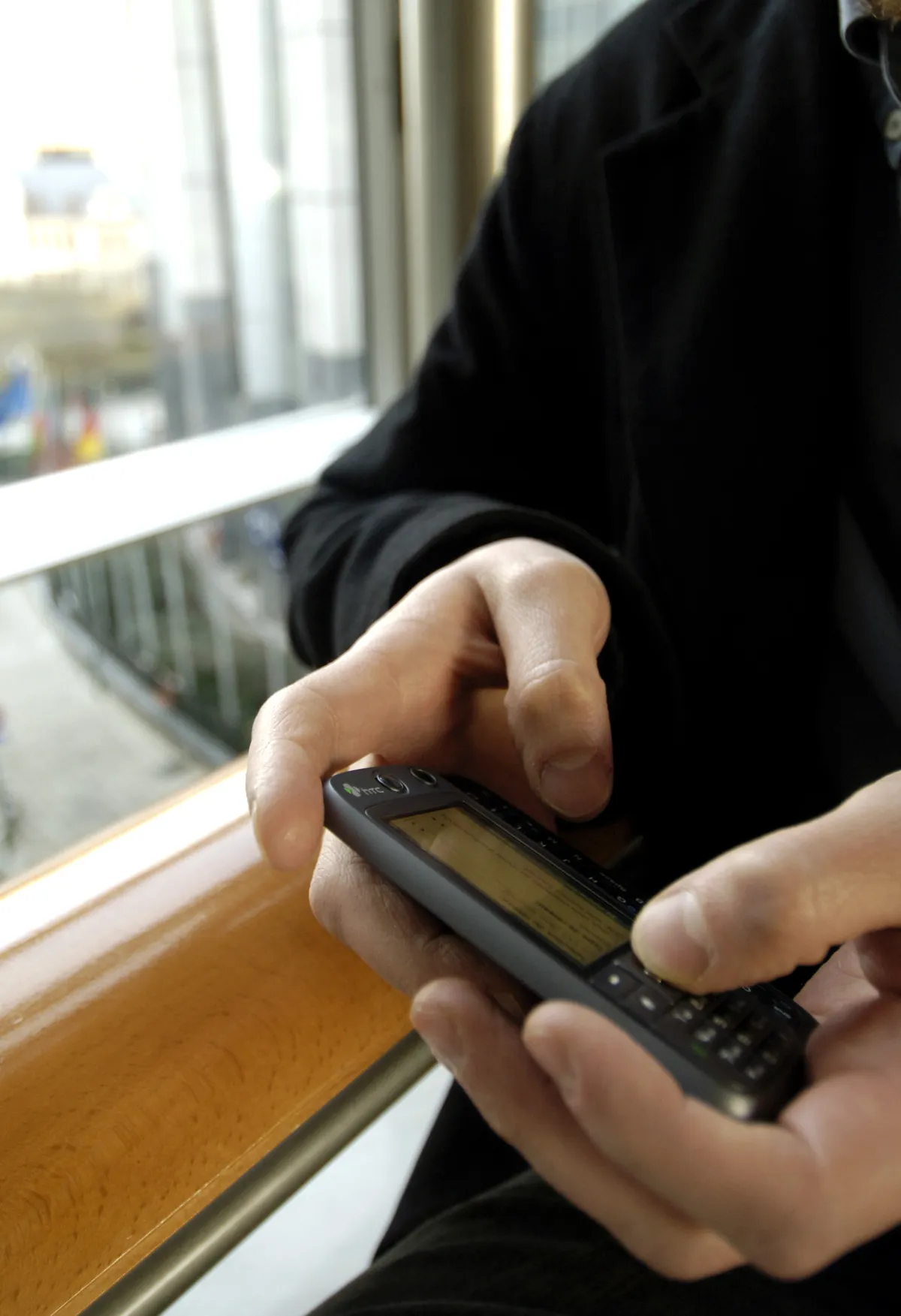 Swedish man struggles to contact relatives amid Iran attacks