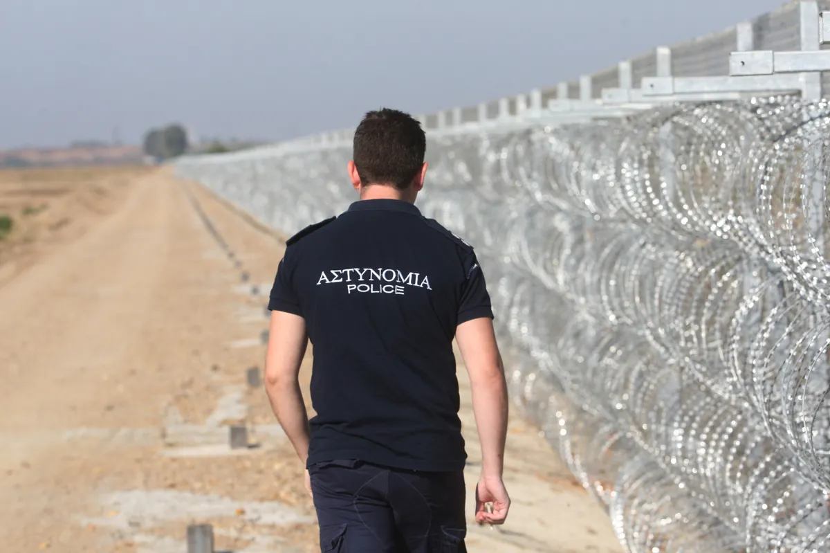 TSA-stängningskris eskalerar under invandringskampanjer och politiskt dödläge