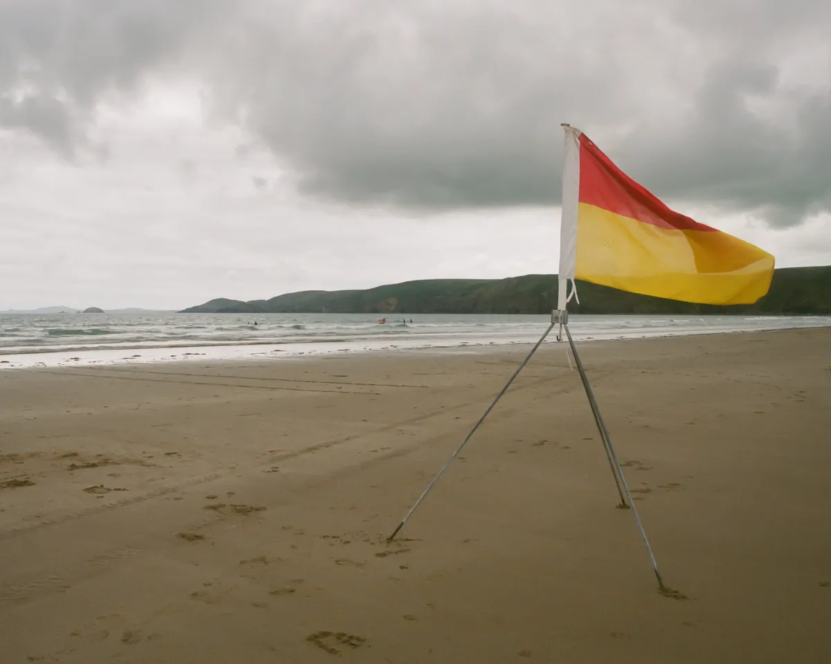 RNLI lifeguard assistance doubles as service marks 25th anniversary