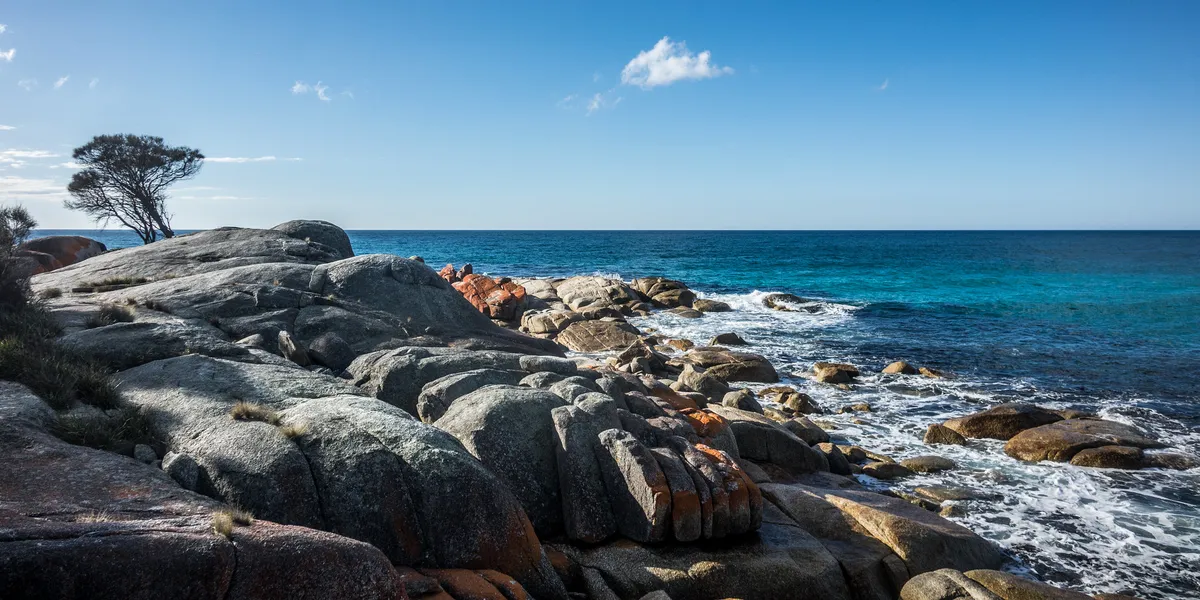 Spanska kuststäder möter turismkris när lagstiftare kräver reformer