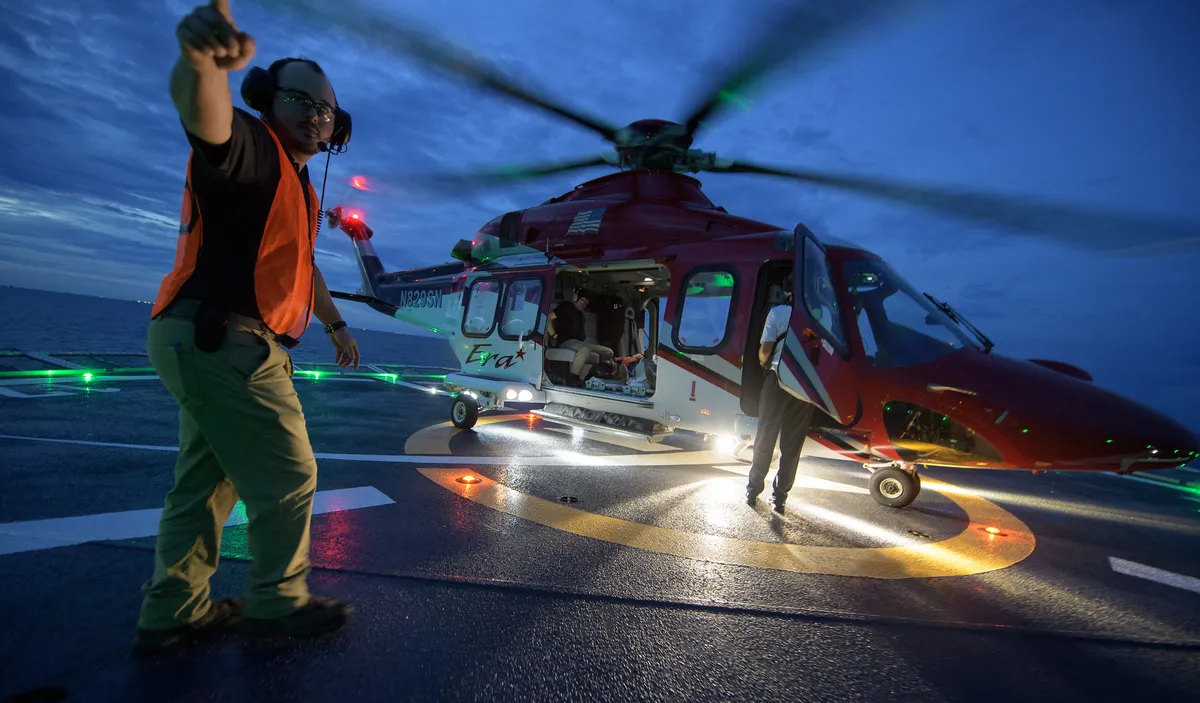 Fotbollsspelare flyr Iran efter bombningar, beskriver krigszon