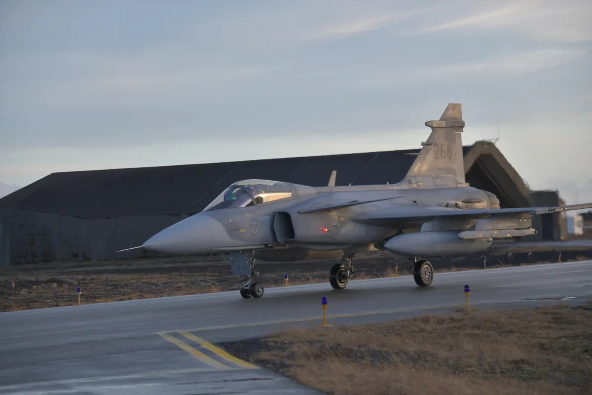 USA bombar Kharg Island, Trump hävdar förstörelse medan Iran rapporterar