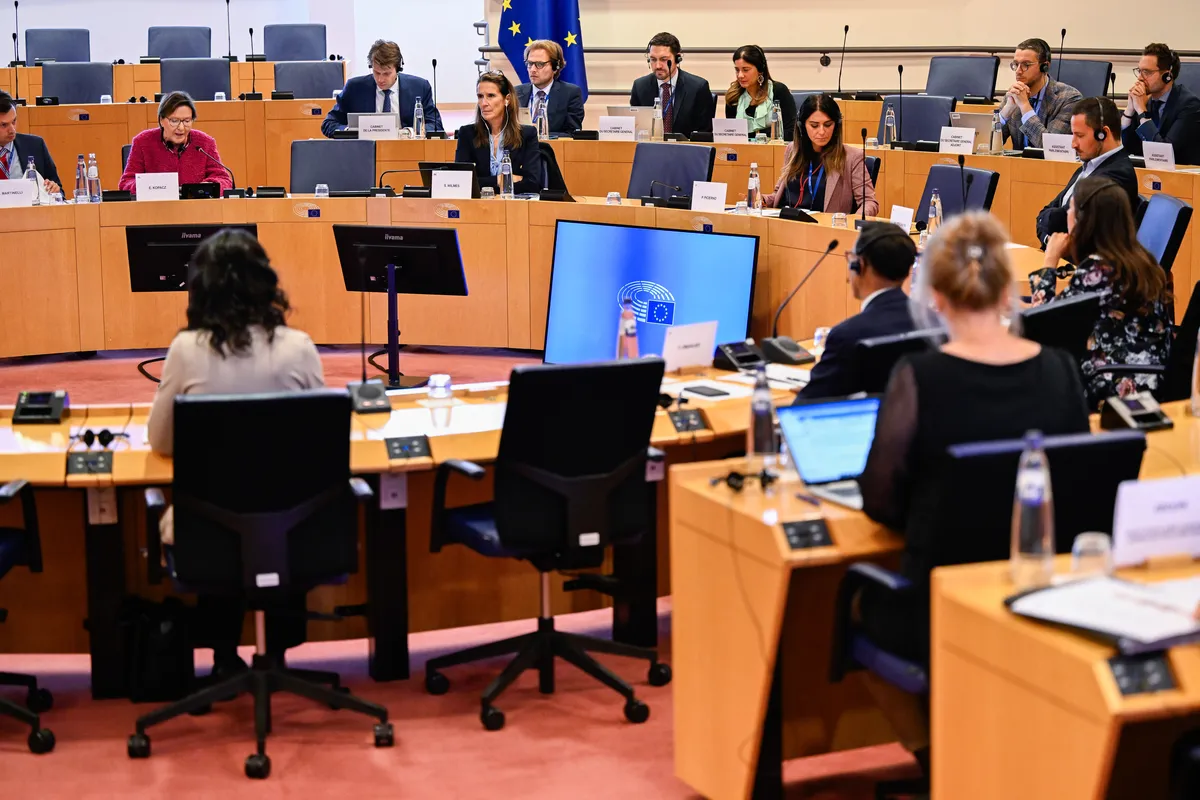 Storbritannien utarbetar lag som kräver att stora företag redovisar löneskillnader för etniska minoriteter och funktionshindrade