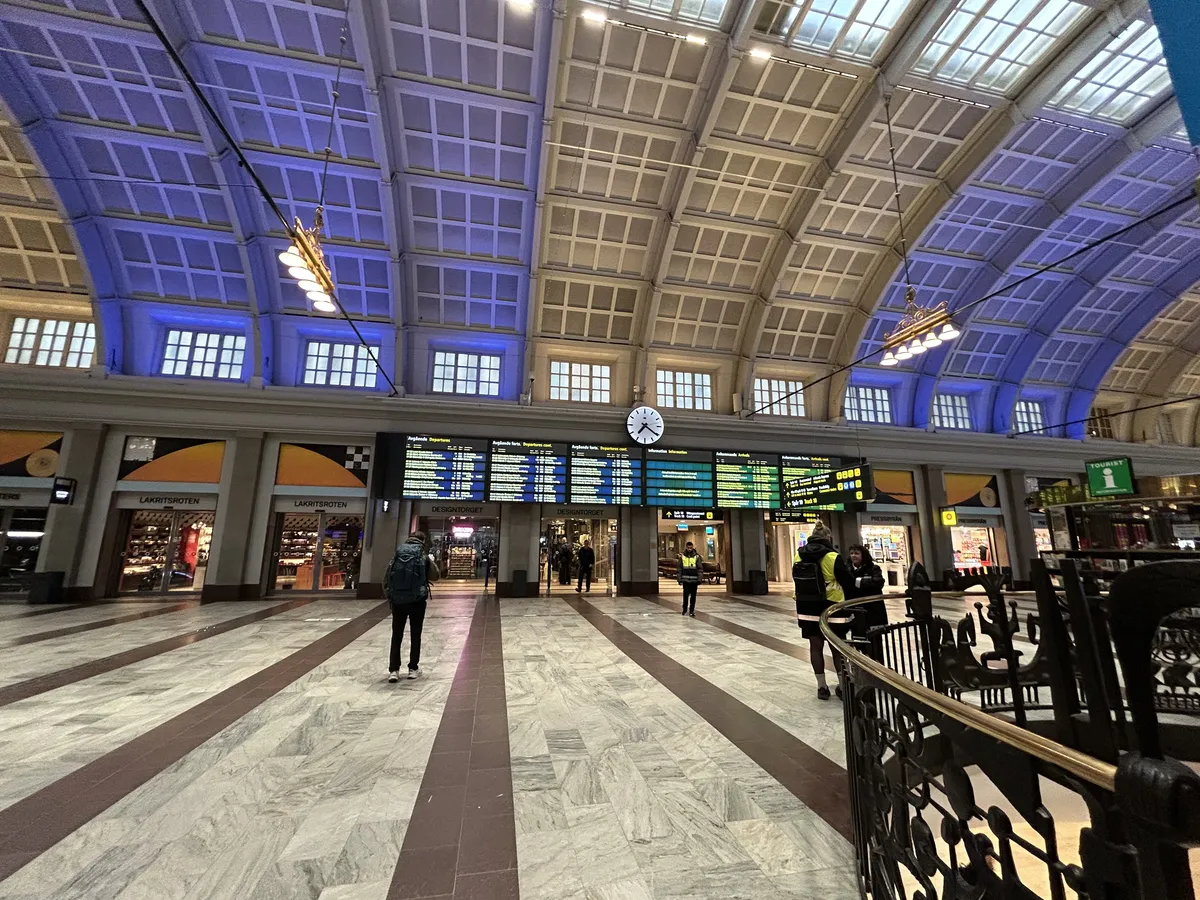 Survey finds integration challenges drive emigration thoughts in Sweden