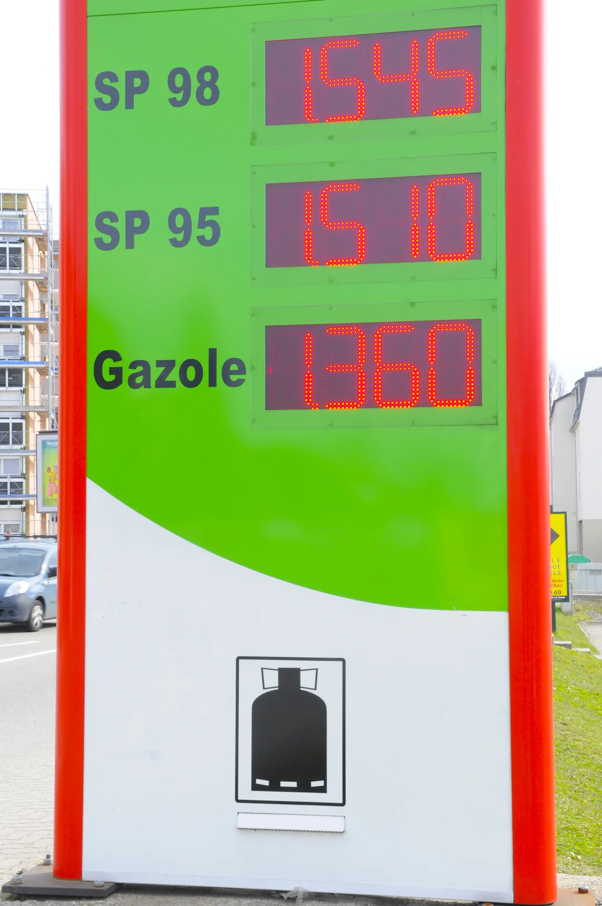 Iran War Sparks Sharp Fuel Price Surge, Straining UK and European Consumers