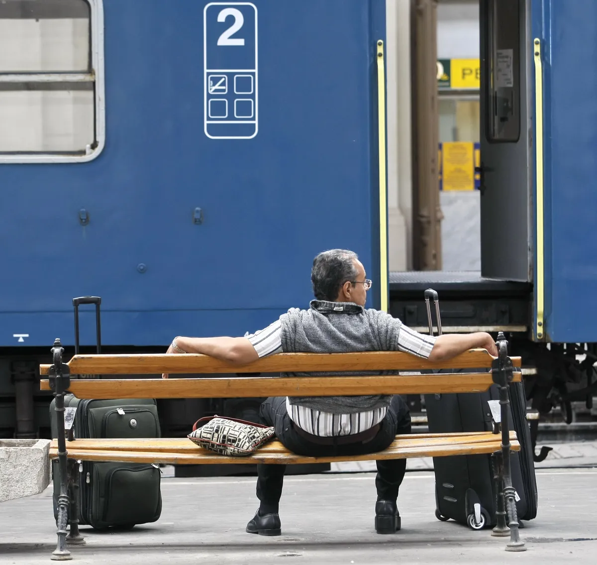 Veteran Railway Tour Debuts Around Lake Mälaren in Spring Weather