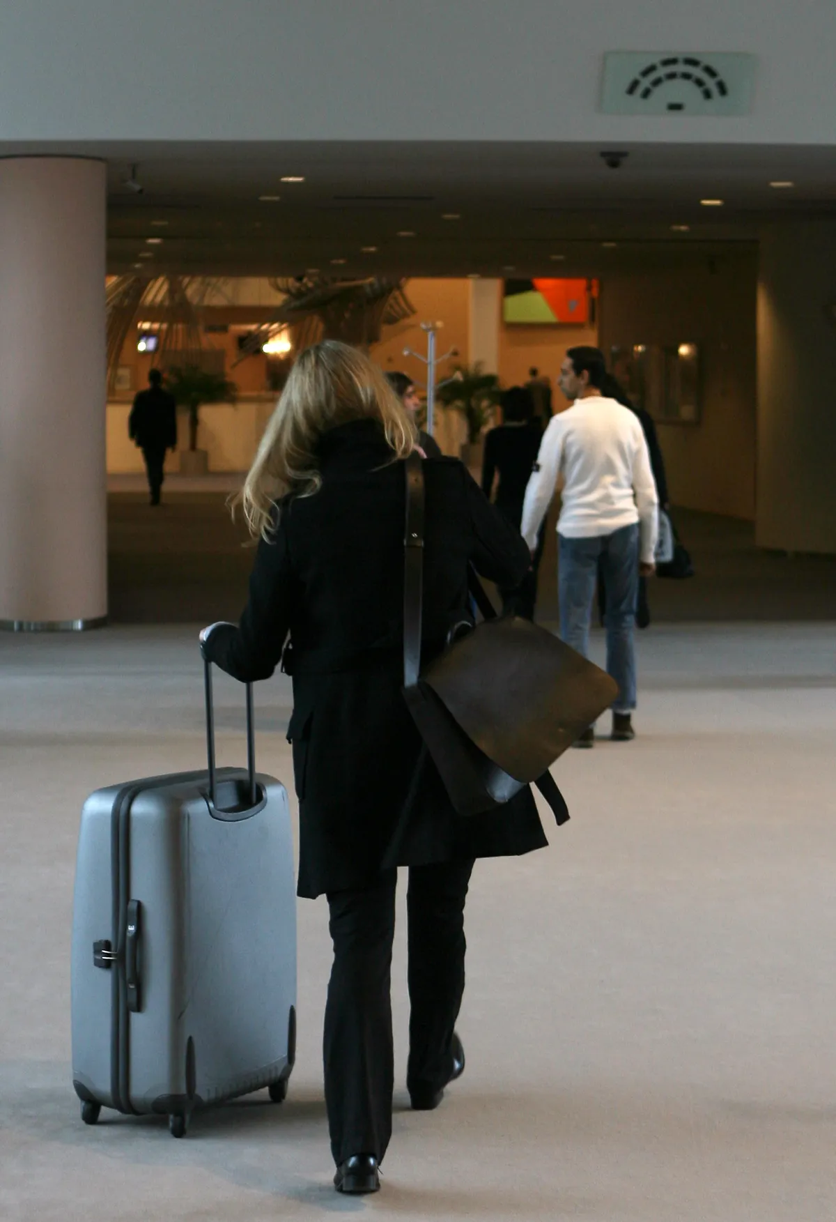 UK Travel Spending Drops for First Time Since COVID