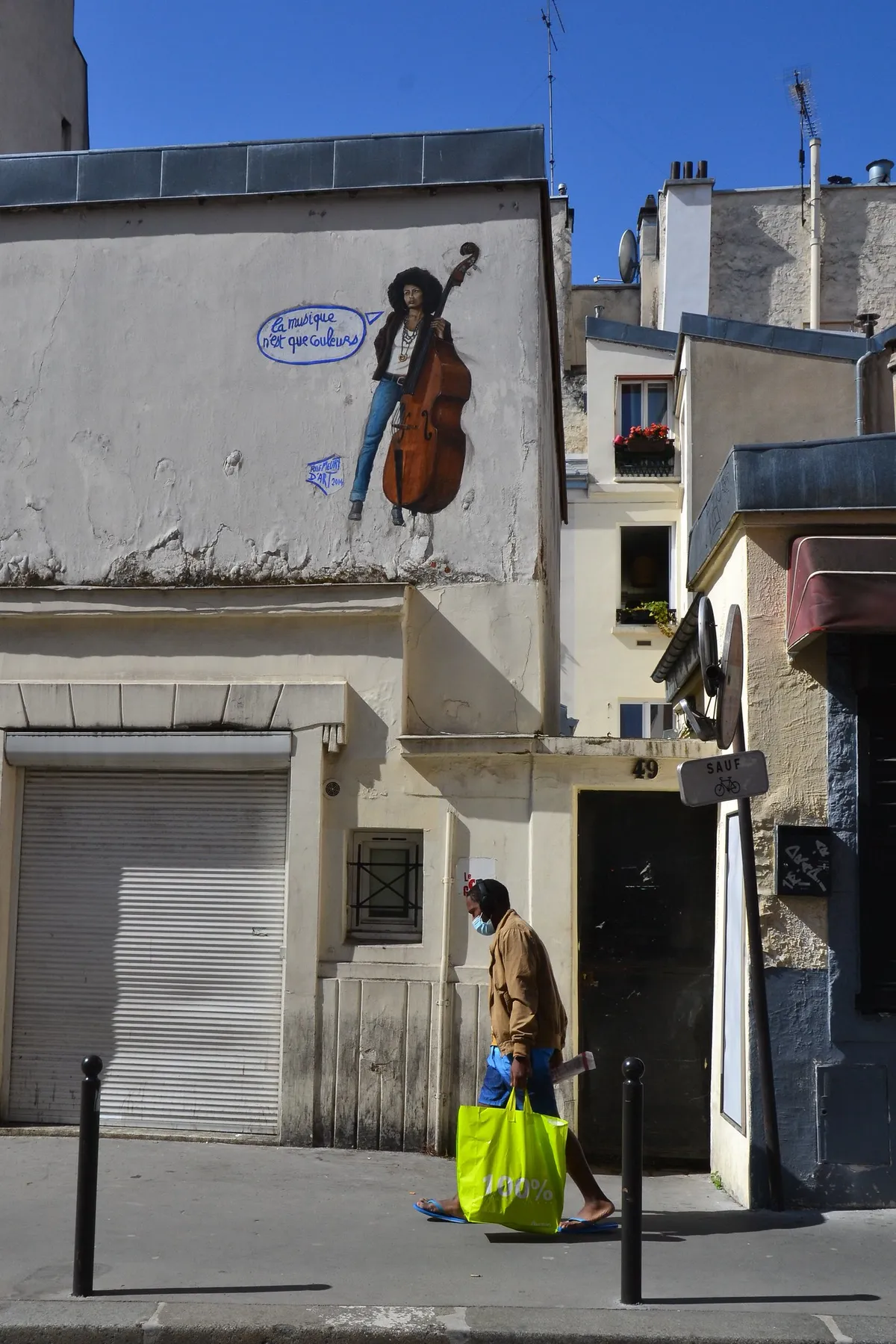 Oauktoriserad Banksy-utställning öppnar i Manchester, samlar in pengar till