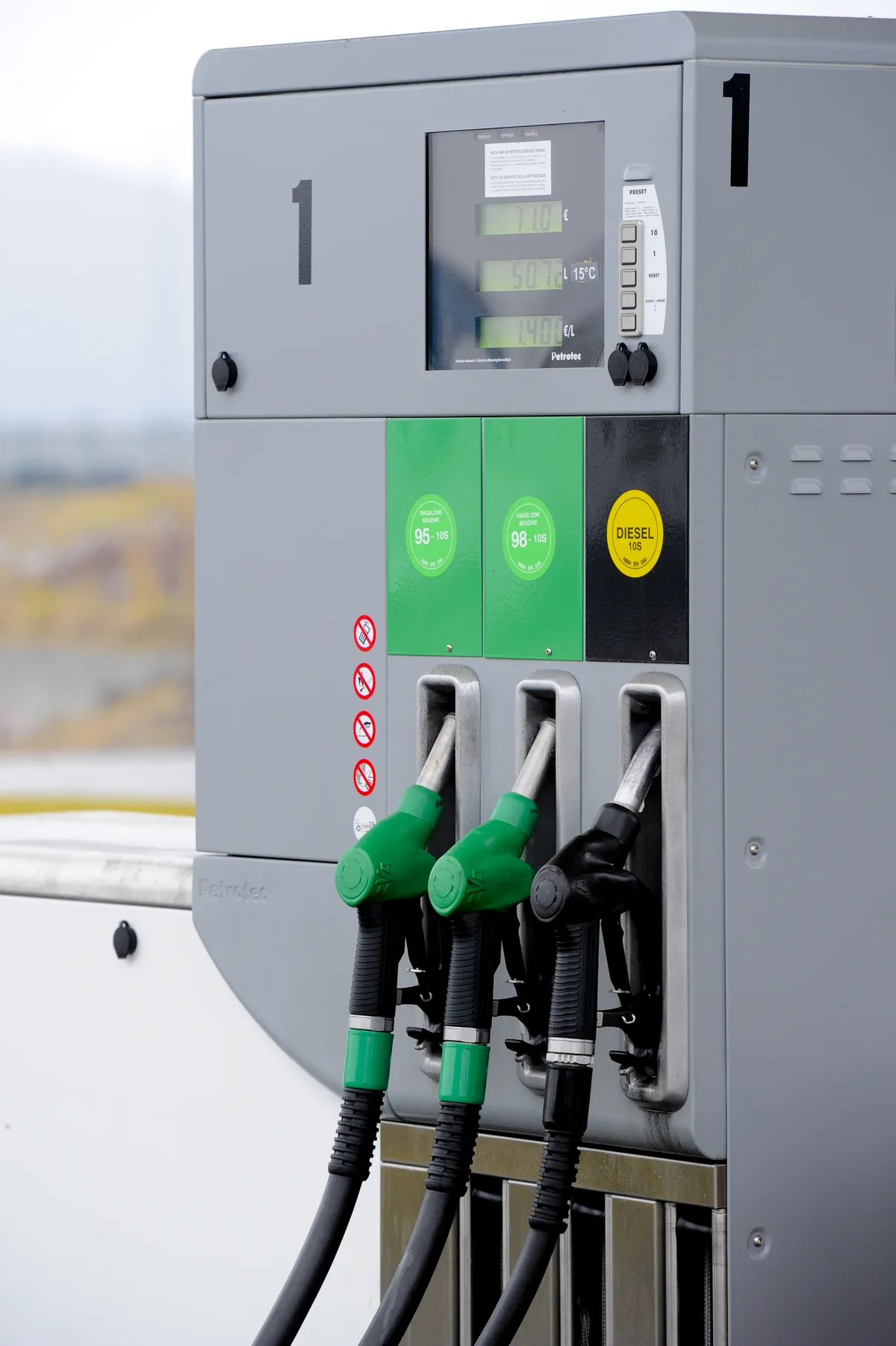 Middle East Conflict Disrupts Global Oil Supply, Strains Markets