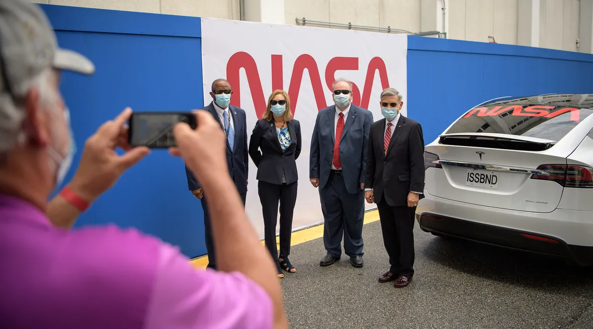 SpaceX Files Confidentially for IPO, Targets Record Valuation with Retail Focus