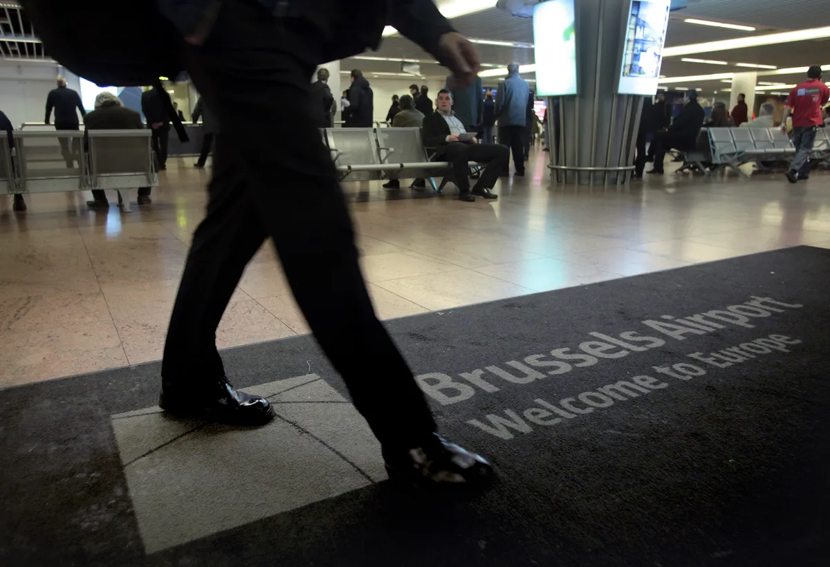 Brussels flygplats och tunnelbana bombade i terroristattack 2016