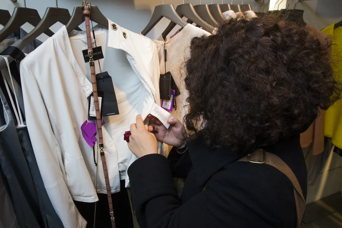 Bianca Censori visar upp sig i avslöjande klädsel i Los Angeles