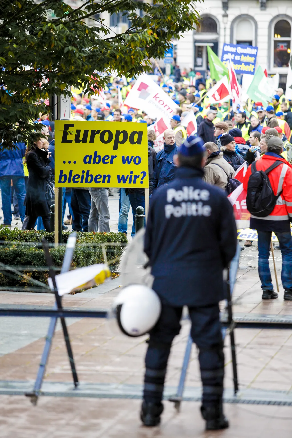 Tyska elever protesterar mot ny militärtjänstlagstiftning över hela landet