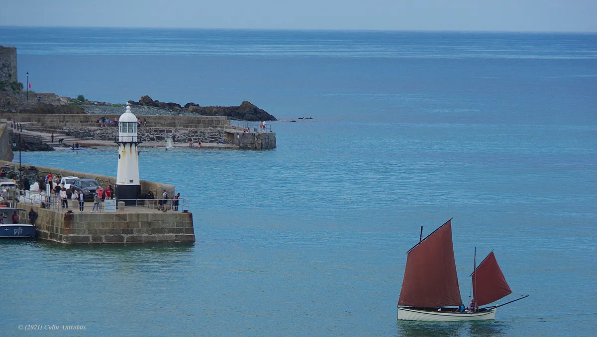 Prince William visits Cornwall bakery, takes customer order on St Piran's Day
