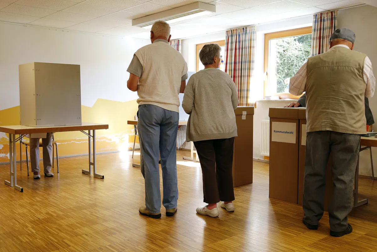 House Democrats Push to Limit Trump's Iran War Powers