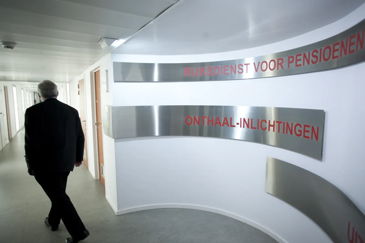 UK state pension age rise sparks debate over manual worker retirement