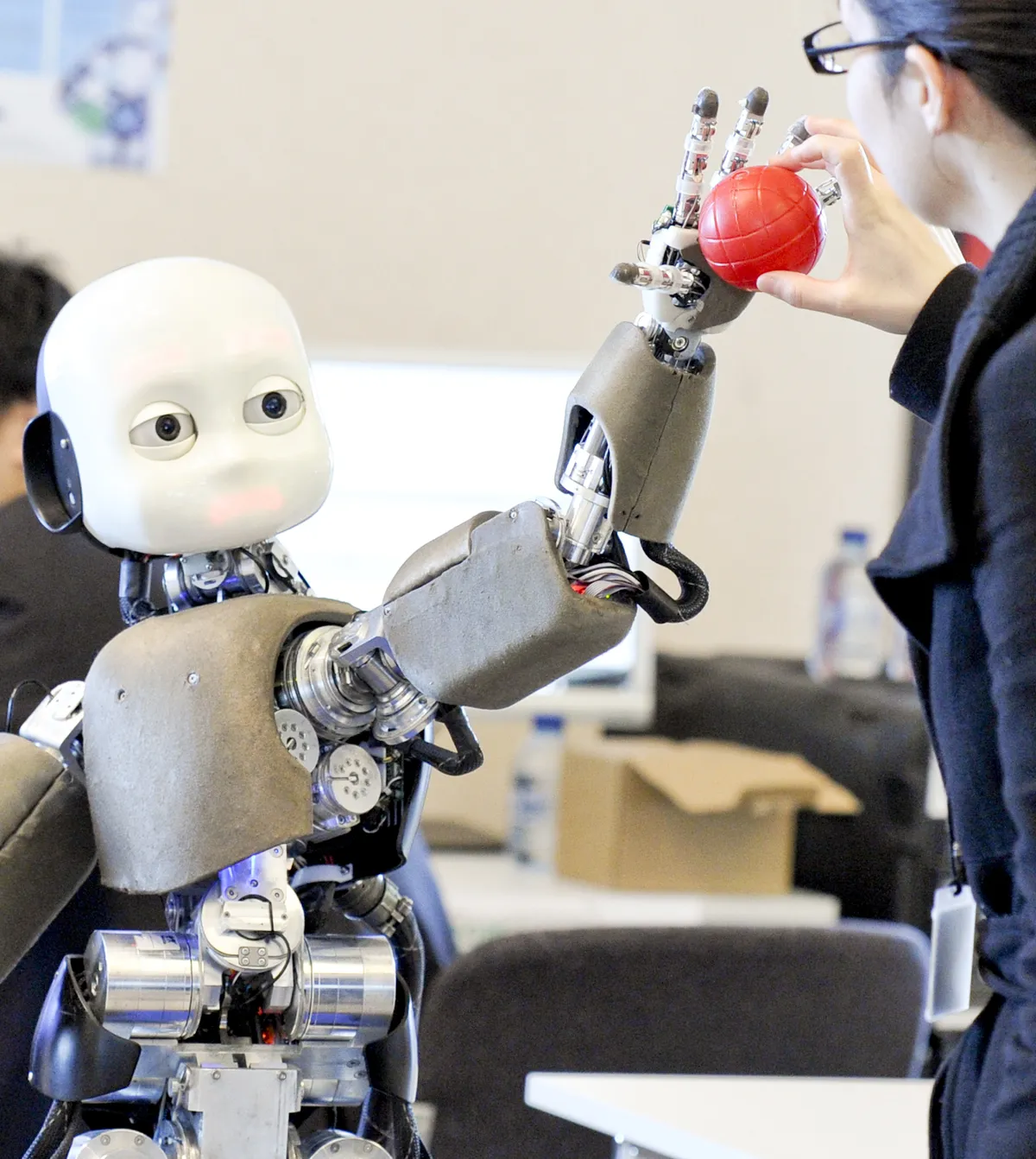 Robot bortförd av polis efter att ha skrämt äldre kvinna i Macau