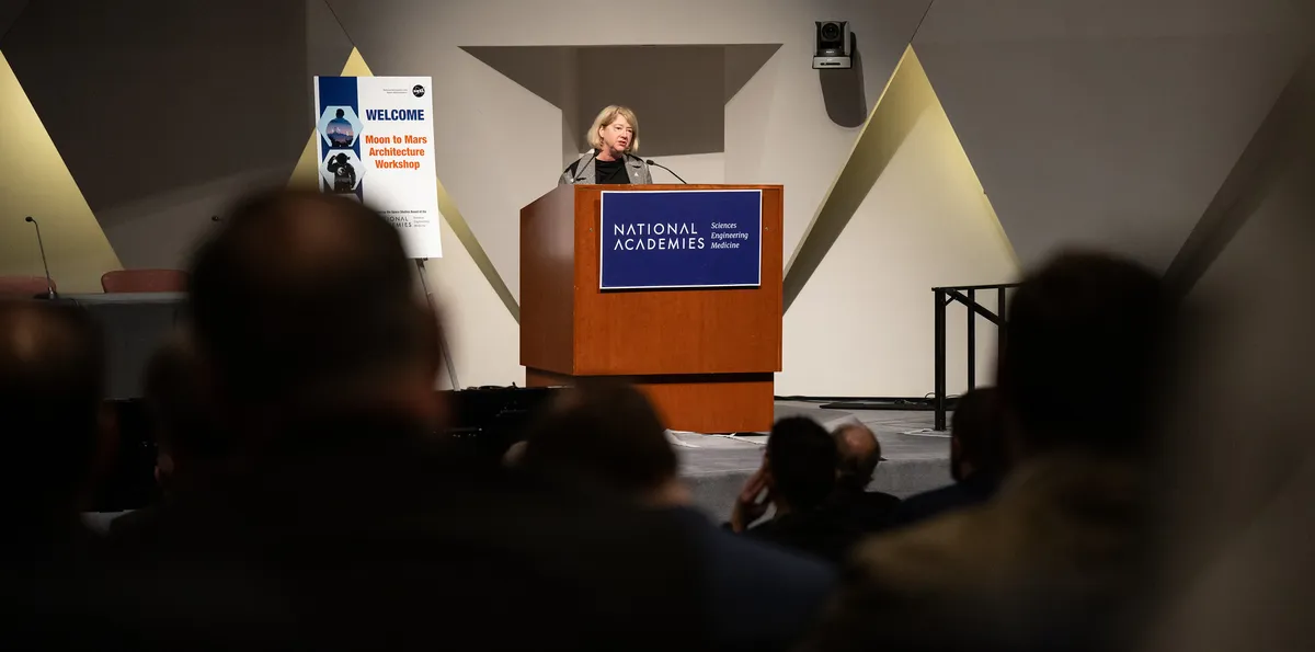 Artemis II-missionen möter tekniska problem under historisk månflygning