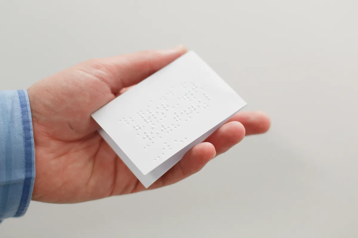 Blind artist to run marathon guided by AI and remote volunteers in world first