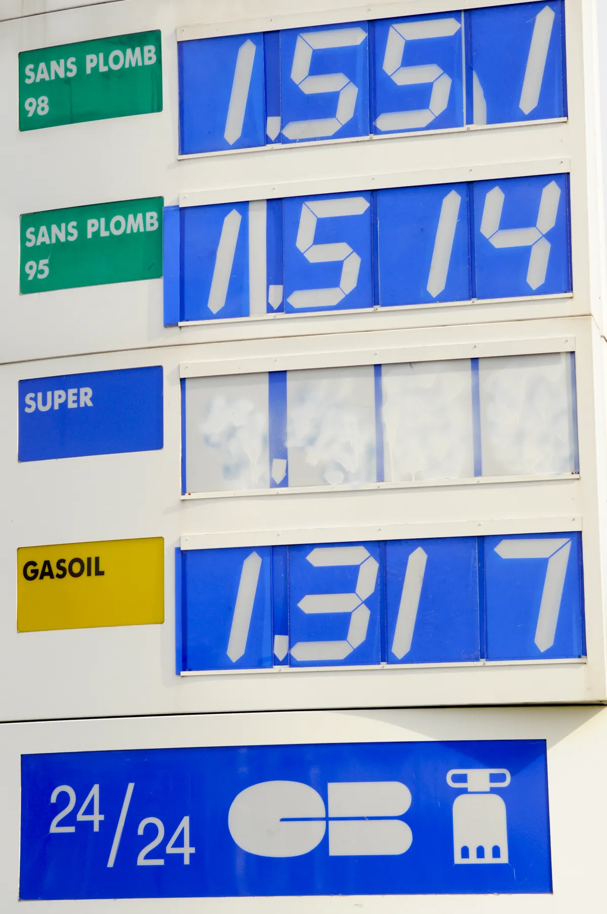 Bränslekrisen fördjupas i Frankrike med brist och rekordpriser