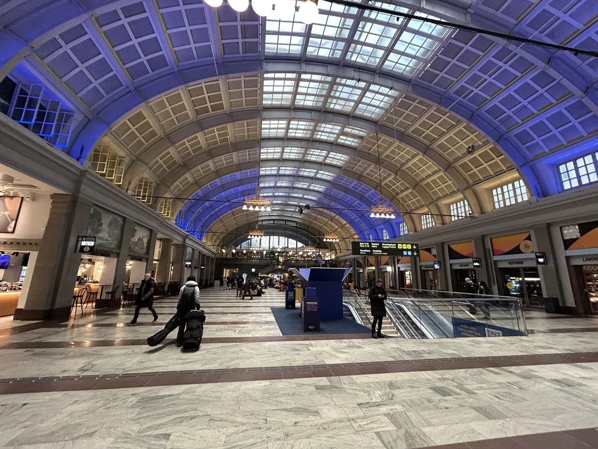 DeSantis Proposes Eliminating TSA Amid Shutdown Chaos and Travel Delays