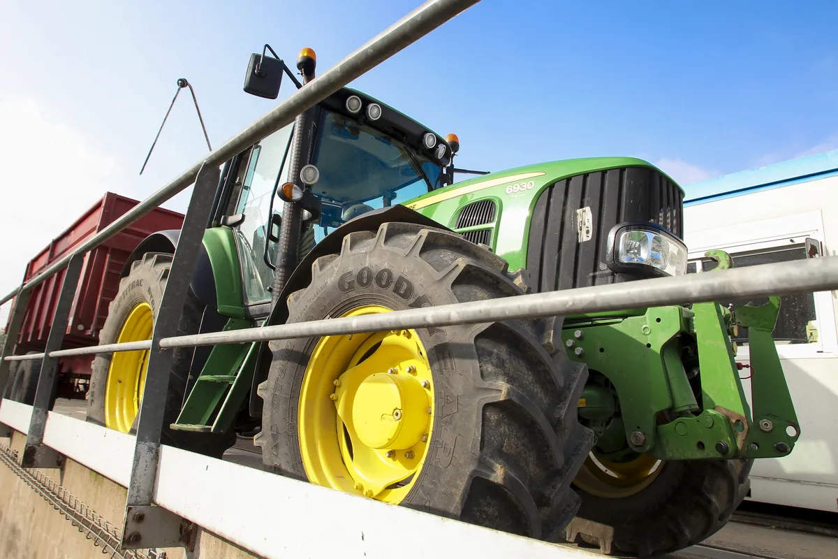 A-traktorer kan släppa ut betydligt mer än känt, ny forskning pågår