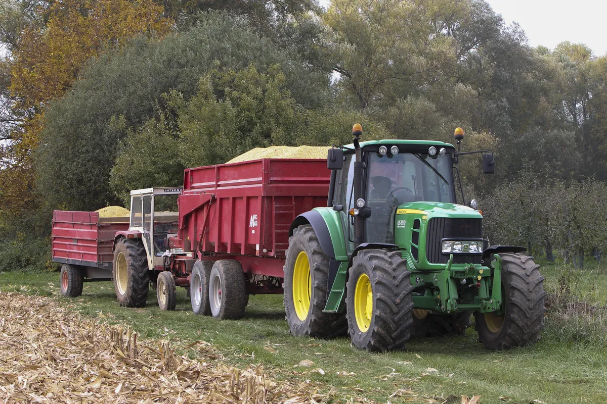 Traktorparaden drog rekordstort deltagande på 77 fordon för välgörenhet