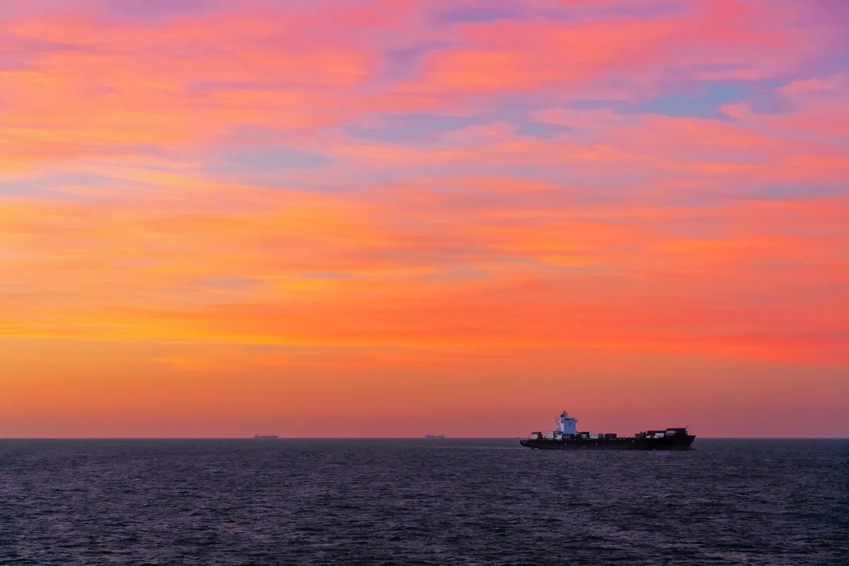 Konflikten i Mellanöstern leder till kryssningsinställningar, flygkaos strantar