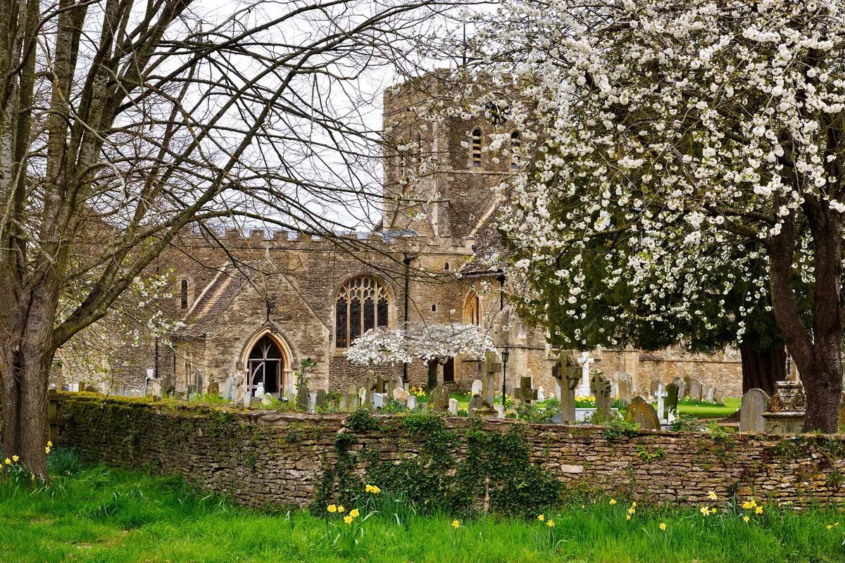 Kyrkotidning ber om ursäkt efter poets kontroversiella dikter