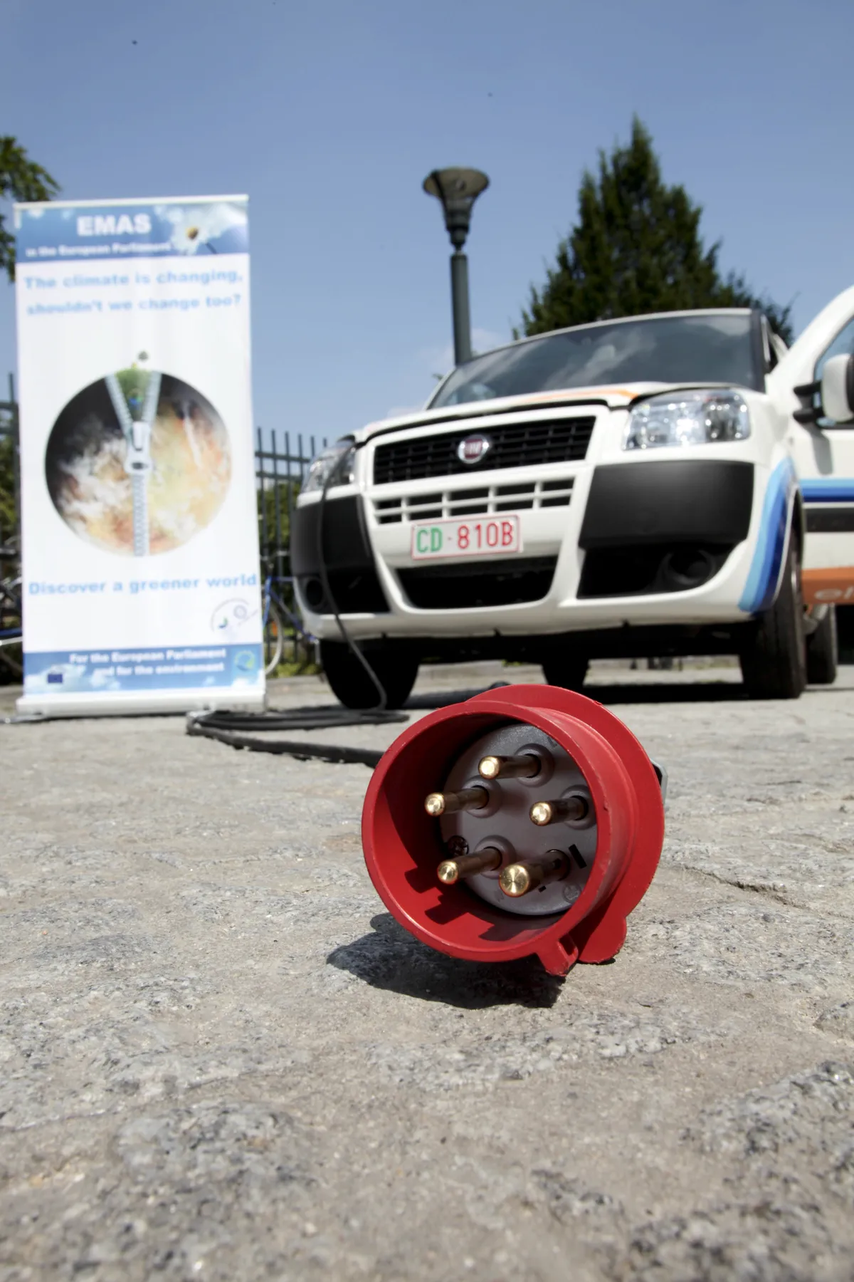 Renault launches new affordable electric Twingo with competitive pricing