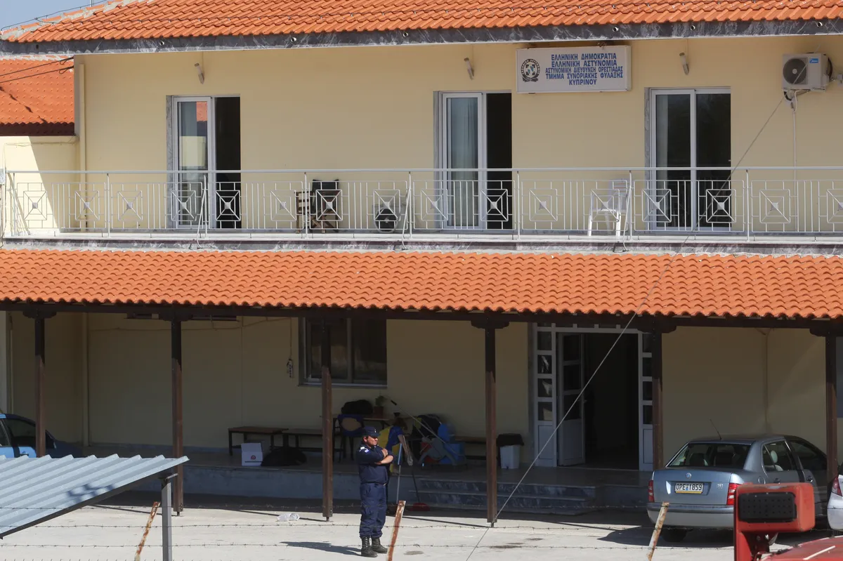 Labour-parlamentariker utreds efter att maken greps för påstådd spioneri för