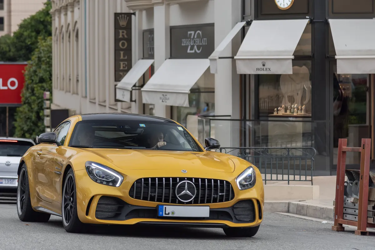 Kimi Antonelli leder F1-mästerskapet efter dubbla segrar för Mercedes