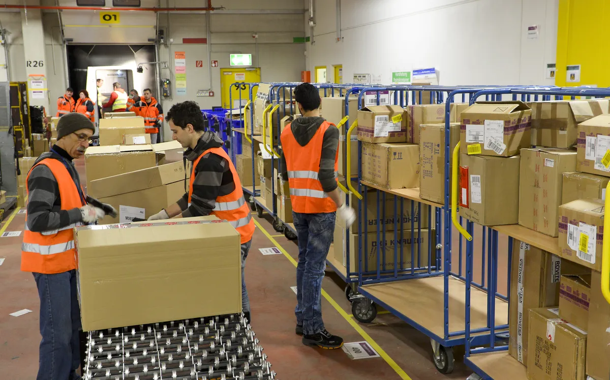 Amazon workers told to work as colleague lay dead for an hour