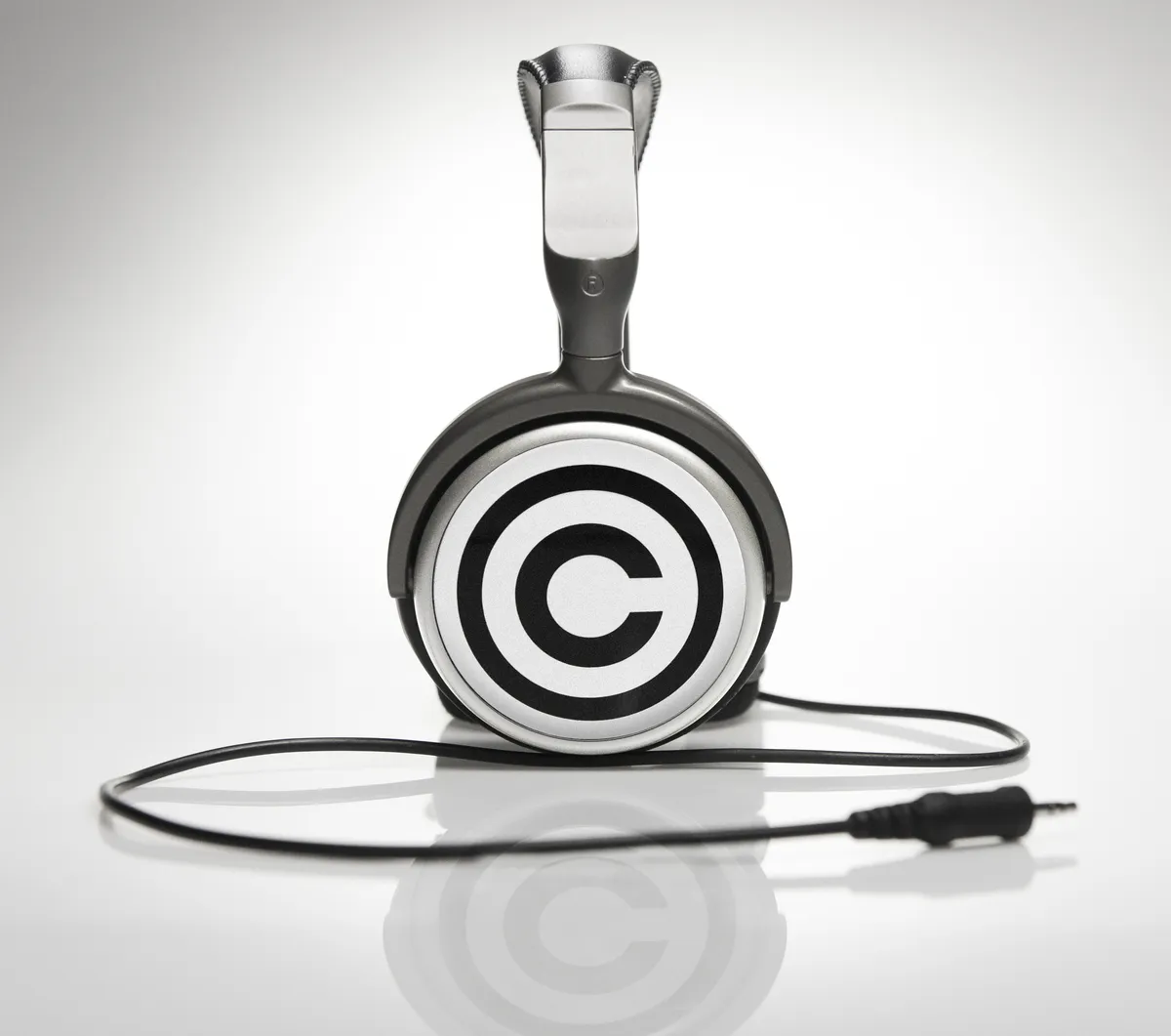 Creator Claims 'The Traitors' Copies His 'Mafia' Game