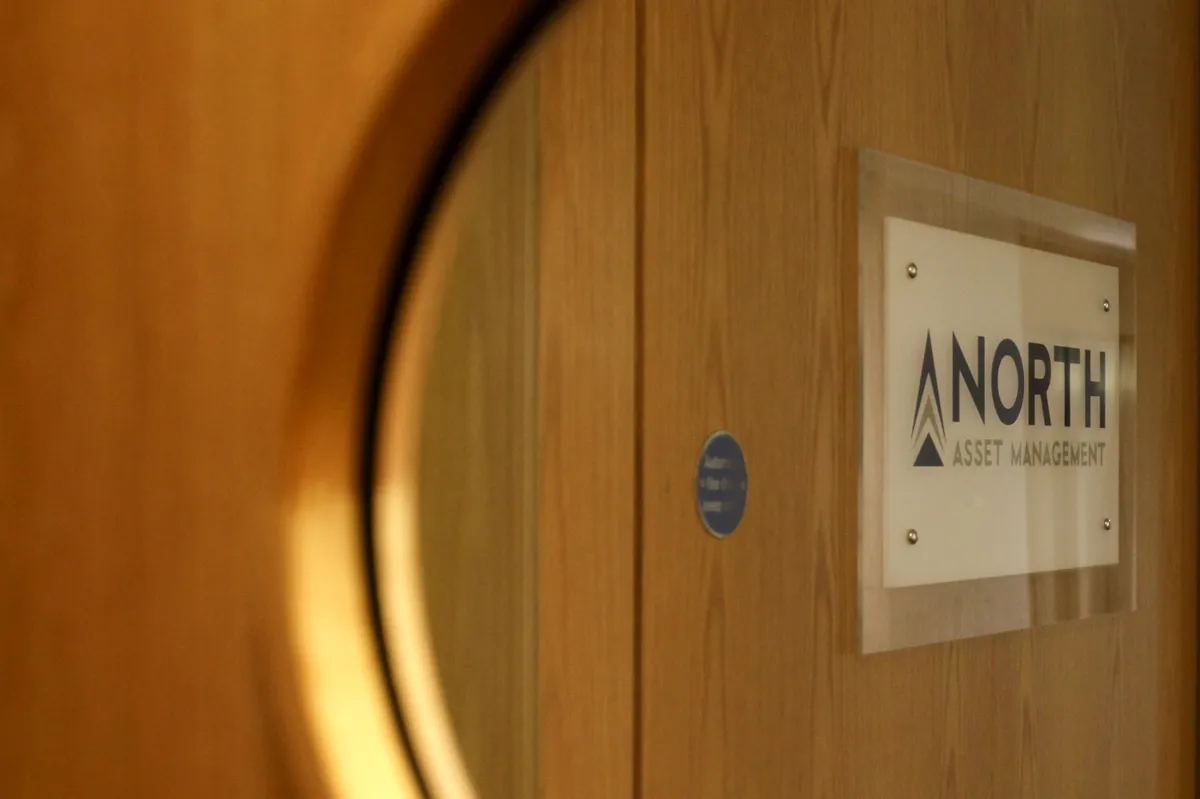 Crispin Odey utmanar FCA:s böter på 1,8 miljoner pund och förbud i tribunal